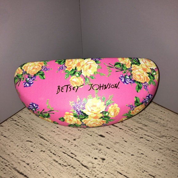 BETSEY JOHNSON Accessories - 🆕🎀BETSEY JOHNSON SUN GLASS OR REGULAR GLASS CASE BETSEY JOHNSON Accessories - 🆕🎀BETSEY JOHNSON SUN GLASS OR REGULAR GLASS CASE